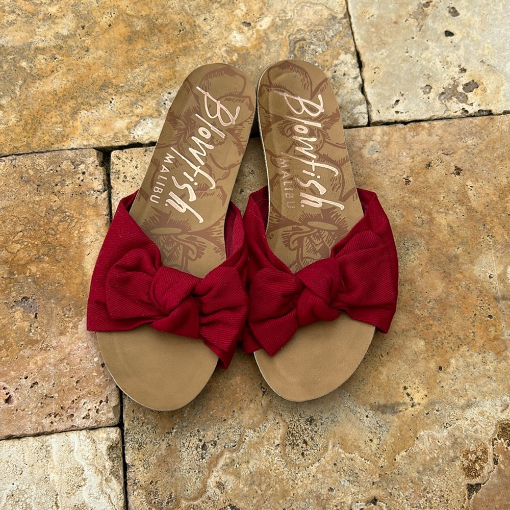 Red bow sandals
